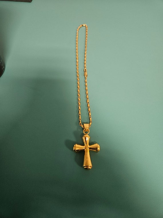 Vtg. signed Monet Cross Gold Tone thick 3 dimensio