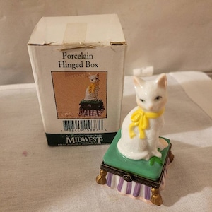 Midwest of Cannon Falls Porcelain Hinged Trinket Box Cat On Pillows t13
