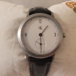 Ck calvin klein K 3221 quartz sub second white dial slim unisex  adult watch