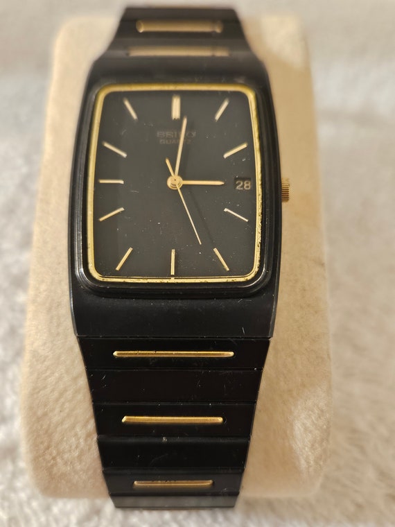 SEIKO Vintage Watch-2A32-5059-Black and Gold-Recta
