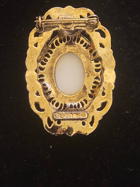 Vintage Brooch Pin Gerry’s Signed Cameo Gold Tone… - image 3