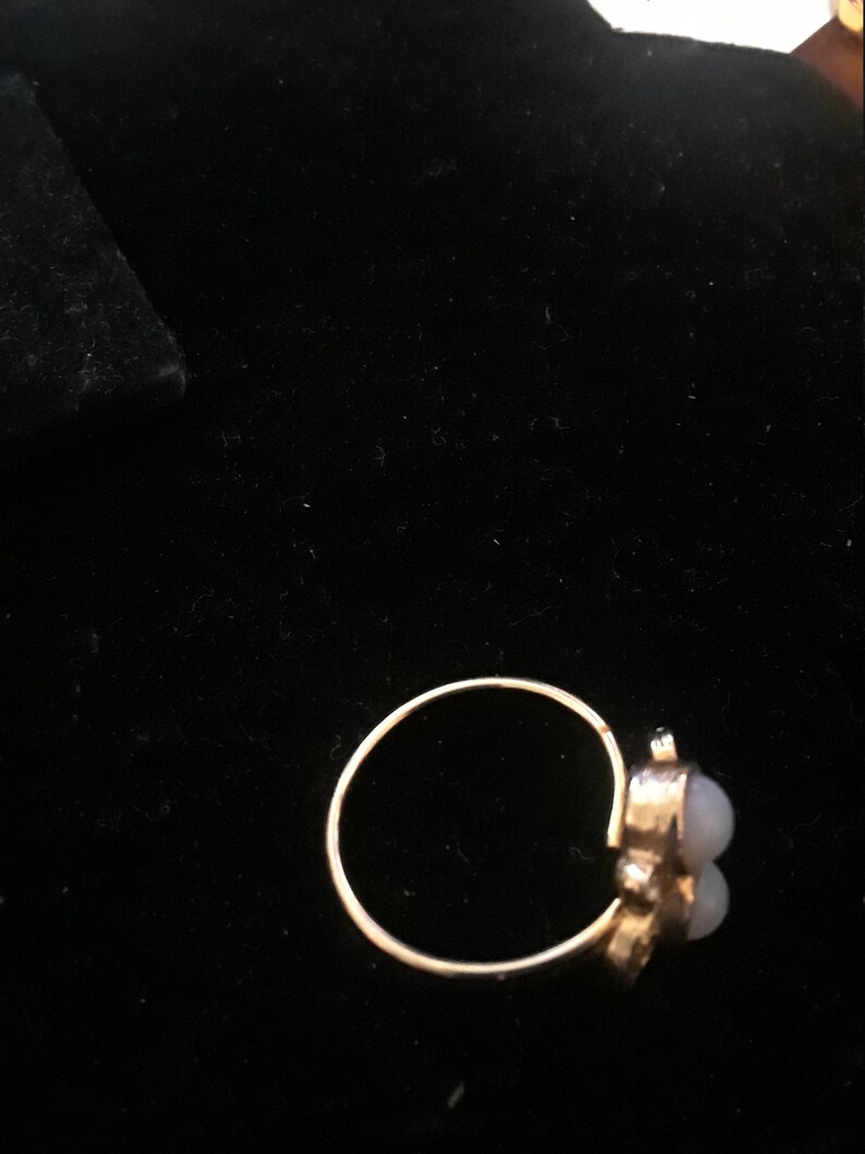 Sarah Coventry gold tone green opal adjustable womans ring