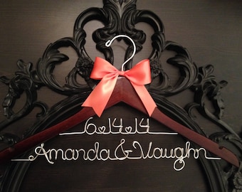 Wedding Hanger / Bride Hanger / Personalized Bride Gift / Mrs. Hanger / Name Hanger / Personalized Hanger / Bridal Hanger / Shower Gift
