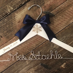 Winter Wedding Hanger / Snowflake Bridal Hanger / Bride&#39;s Hanger / Winter Wonderland Wedding / Personalized Bride Hanger / Engraved Hanger