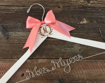Wedding Hanger, Monogram Hanger, Bride Hanger, Wedding Monogram, Mrs. Hanger, Vintage Wedding, Rustic Wedding, Personalized Wedding Gift