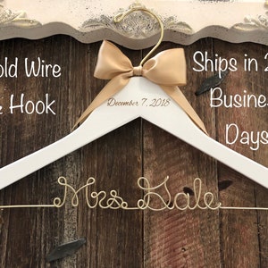 Gold Wire Wedding Hanger, Bride to be hanger, Mrs. Hanger, Bridal Hanger, Wedding Dress Hanger, Bride Gift Idea, Custom hanger for bride