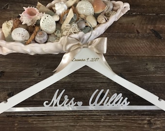 Wedding Hanger, Personalized Bride Hanger, Brides Hanger, White Pearl Hanger, Bling Hanger, Pearl Hanger, Pearlized Acrylic Wedding Hanger