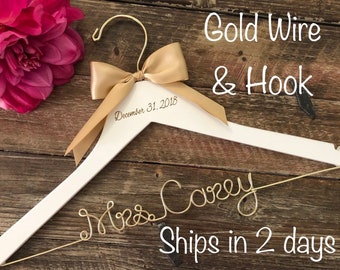 Gold Wire Wedding Hanger, Bride Hanger, Mrs Hanger, Bridal Hanger, Wedding Dress Hanger, Gift for Bride, Custom Name Hanger, Engagement Gift