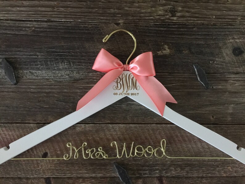 Wedding Monogram Hanger, Bride Hanger, Engraved Bridal Hanger, Monogram Wedding Hanger, Rustic Wedding, Gold Wire Hanger, Monogram Gift 画像 2