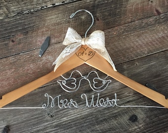 Wedding Hanger, Bridal Hanger, LOVE BIRDS Hanger, Love Birds Wedding, Brides Hanger, Rustic Wedding Hanger, Personalized Hanger, Name Hanger