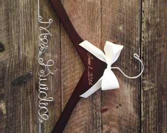 Bridal Hanger / Bride Hanger / Engraved Hanger / Burned Wedding Date / Wedding Hanger / Vintage Wedding / Rustic Hanger / Rustic Wedding