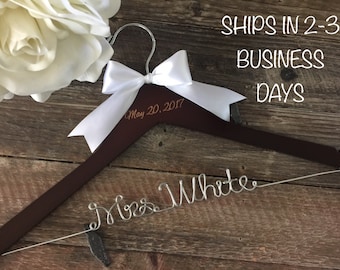 Wedding Hanger, Bride Hanger, Mrs Hanger, Bridal Hanger, Wedding Dress Hanger, Gift for Bride, Custom Name Hanger, Personalized Hanger