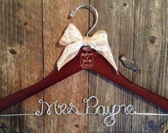 Mason Jar Wedding Hanger / Rustic Wedding Hanger / Personalized Bride Hanger / Vintage Rustic Wedding / Mason Jar Wedding / Bridal Hanger