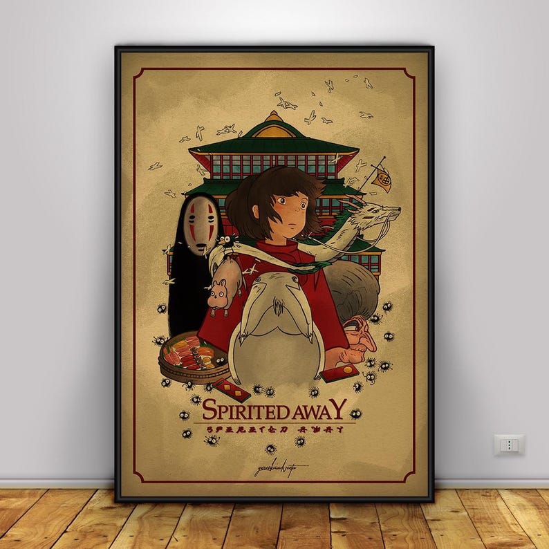 Op de afbeelding: Een ingelijste poster met personages en beelden uit de animatiefilm "Spirited Away". De illustratie toont een centraal personage in het rood, een gemaskerd figuur en een groot wit wezen. De poster heeft een vintage stijl.