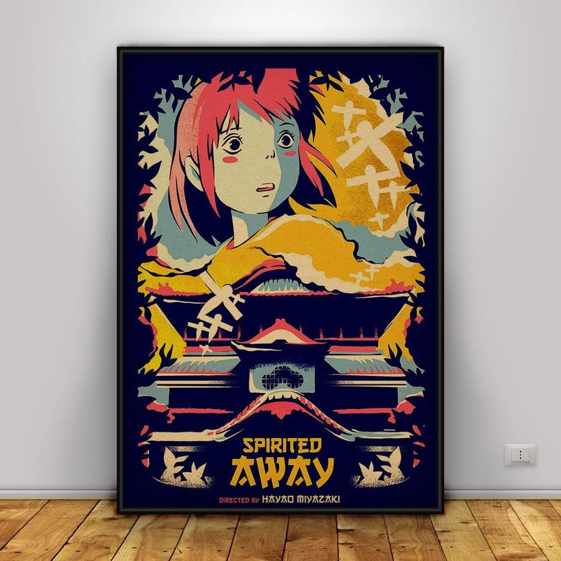 Op de afbeelding: Een ingelijste poster met een gestileerde illustratie uit de animatiefilm "Spirited Away". De afbeelding toont een meisje met roze haar, een traditioneel Japans gebouw en Japanse tekst. De kleuren zijn blauw, geel en rood.