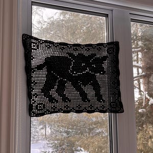 以下が含まれることがあります： 斑点のあるマット仕上げのセラミックマグカップ3個セット。各マグカップは、ライトブルー、クリーム、グレーの異なる色です。シンプルでモダンなデザインで、コーヒーや紅茶に最適です。