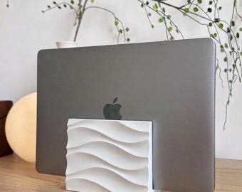 Soporte para portátil paramétrico personalizado / Base de escritorio vertical para MacBook y PC / Organizador escultural con forma de onda, regalo tecnológico moderno y orgánico que ahorra espacio.