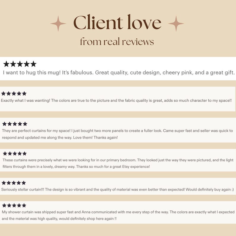 Pu&ograve; includere: Una visualizzazione grafica con il testo Client love from real reviews in alto, seguita da sei recensioni dei clienti a cinque stelle. Il testo &egrave; presentato in marrone scuro su uno sfondo beige chiaro, evidenziando i feedback su tazze e tende.