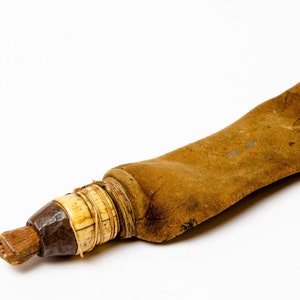 1800&#39;s Leather and Bone Shot Pouch Revolutionary War Era