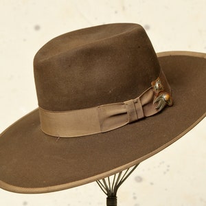 1940s Wide Brim Western Hat Brown Beaver Fur Felt w/ Wide Rayon Band & Artisan Hat Pin