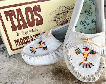 Vintage Minnetonka Taos Moccasins White Leather Beaded Thunderbird 6 Womens