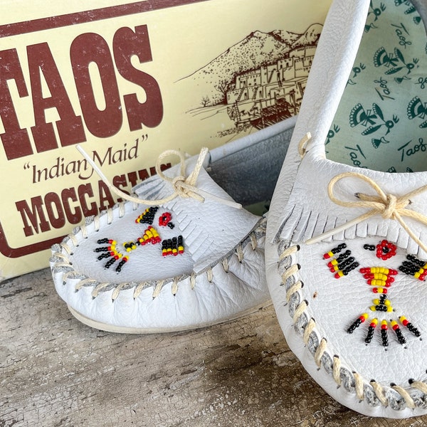 Vintage Minnetonka Taos Moccasins White Leather Beaded Thunderbird 6 Womens