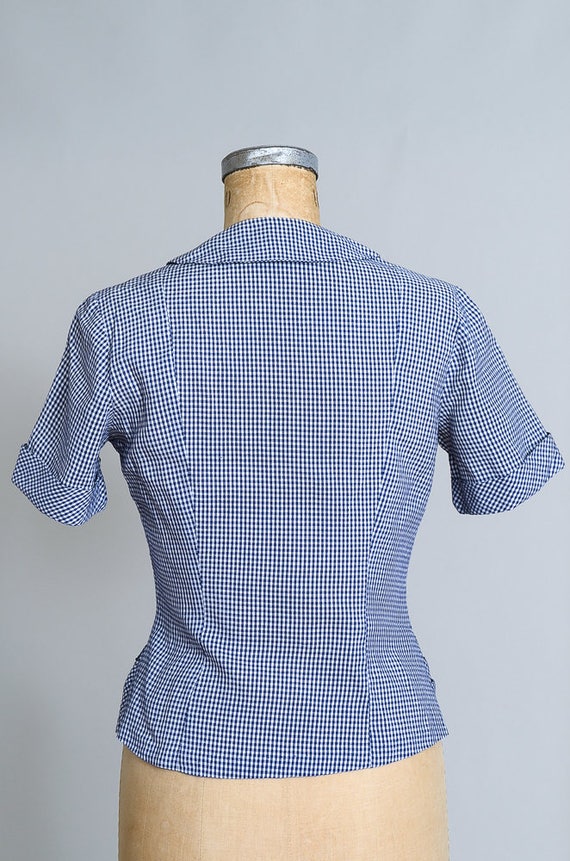 1950s Gingham Plaid Blouse Blue and White Jewel B… - image 4