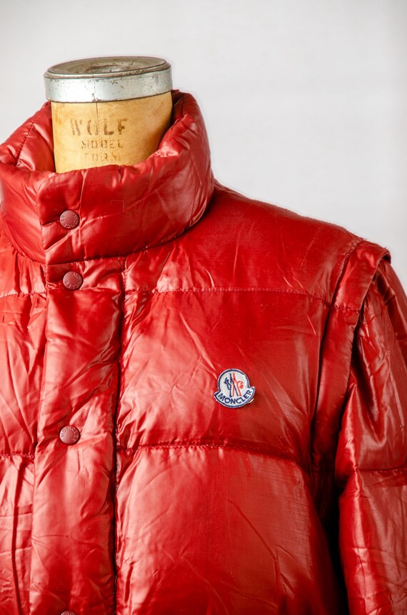 ハ*ン様 MONCLER フード付きレッドジャケット モンクレール MONCLER モンクレール ダウンコート メンズ