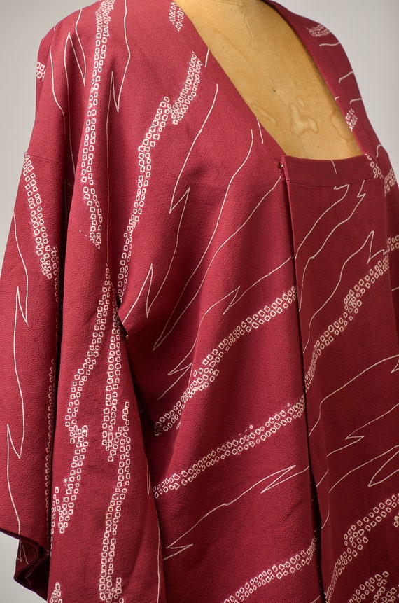 Vintage Short Kimono Jacket Burgundy and White Im… - image 4