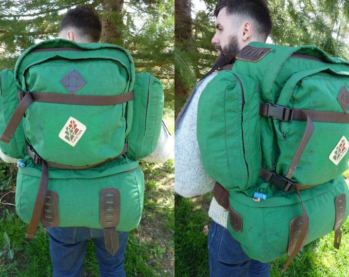 Vintage CAMP TRAILS Green Canvas and Leather Internal Frame Multi