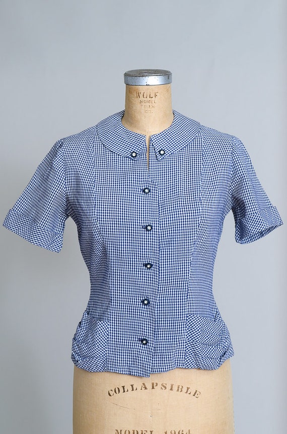 1950s Gingham Plaid Blouse Blue and White Jewel B… - image 2