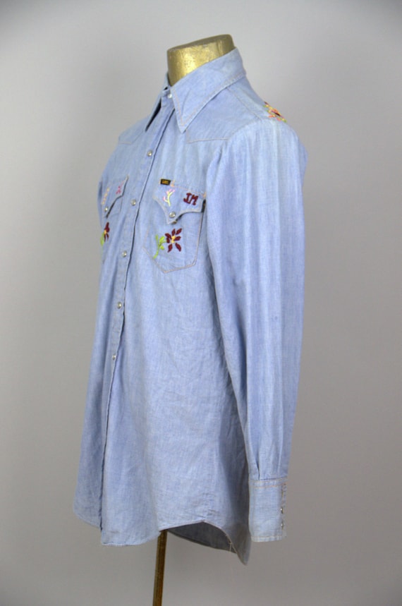 70s Embroidered Chambray Lee Denim Button Down Hi… - image 2