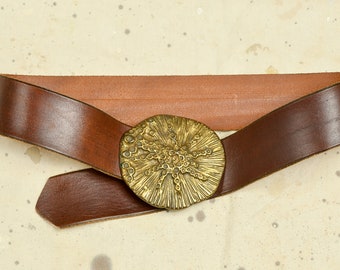 1970s Brass Abstract Seashell Buckle Leather Hippie Belt