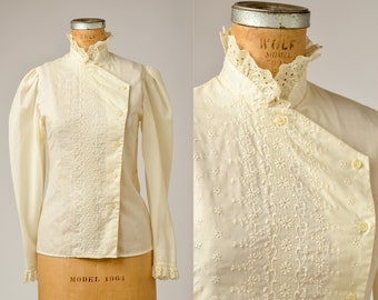 1970s Victorian Revival Gunne Style Ivory Cotton and Lace Button Up Bohemian Prairie Blouse