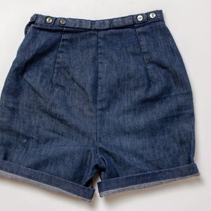 1950s High Waisted Dark Denim Rockabilly Jean Shorts W 25