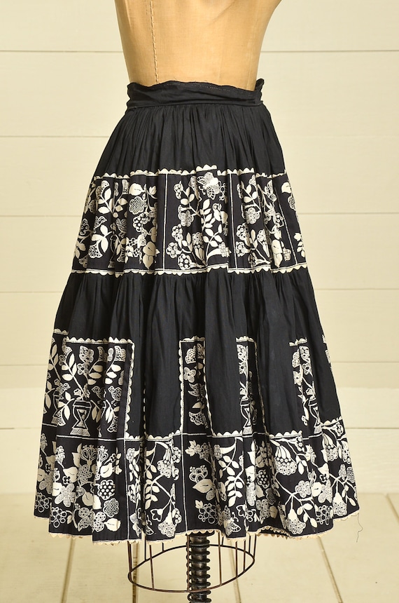 1950s Folk Art Circle Skirt Black & White Cotton … - image 2