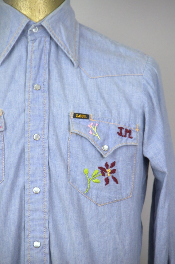 70s Embroidered Chambray Lee Denim Button Down Hi… - image 4