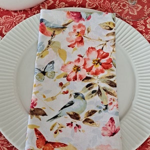 Napkins,  Cloth Napkins,  Spring Napkins,  Summer Napkins,  Floral Napkins, Set of four (4) Napkins