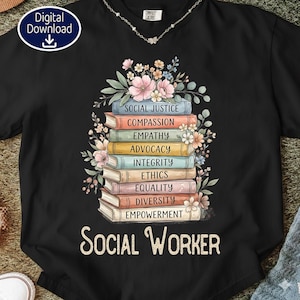 Pode incluir: Camiseta preta com um design de livros empilhados, cada um com palavras como "Compaixão" e "Integridade", e decorações florais. As palavras "Social Worker" são impressas abaixo. Um ícone de download digital está no canto superior esquerdo.
