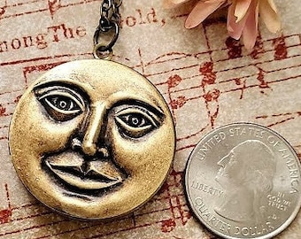Colgante Man In The Moon / Collar de luna de latón / Collar de cielo nocturno / Colgante de planeta celestial / Collar de bronce grande / Locket de estilo vintage