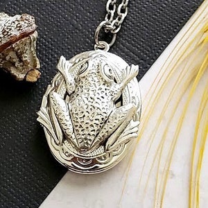 Silver Oval Locket Frog Necklace Animal Pendant Wetland Leaf Picture Hold Jewelry Charming Emerald Cute Toad Locket Large Oval image 4