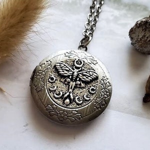 Luna Moth Necklace | Lunar Cycle Locket | Crescent Moon Locket | Moon Phase Necklace | Acherontia Atropos Jewelry | Witchcraft Pendant