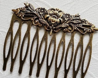 Bouquet floreale Haircomb / Antique Brass Hair Comb / Vintage Look Hairpiece / Aesthetic Dream Core Accessory / Rose Flower Jewelry