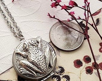 Silver Frog Locket Necklace - Cute Toad - Animal Pendant - Wetland Leaf Florida Swamp - Charming Jewelry - Photo Picture Hold  EA834