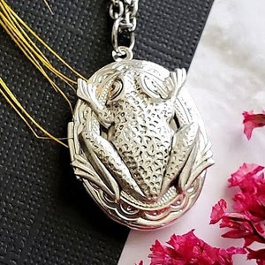 Silver Oval Locket Frog Necklace Animal Pendant Wetland Leaf Picture Hold Jewelry Charming Emerald Cute Toad Locket Large Oval image 6