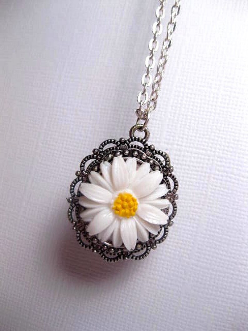 YFN Sterling Silver Daisy Necklace With Ladybug — Dainty Flower Pendant Jewelry For Women