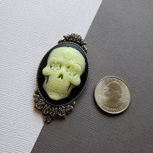 Skeleton Brooch Cameo Sugar Skull Day Of The Dead Dia De Los Muertos Festival Pin Carnival Decorative Etched Script Print EA264