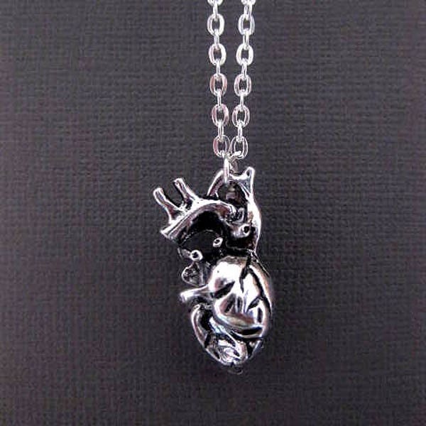 Collier de coeur réel - collier de zombie - coeur anatomique argent 3D coeur humain - bijoux de déclaration audacieuse - battement de la longueur de chaîne faite sur commande de coeur