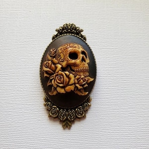 Sugar Skull Cameo Brooch Pin Brass Large Flower Skeleton Floral Gothic Steampunk Vintage Look Day Of The Dead Dia de Los Muertos EA258