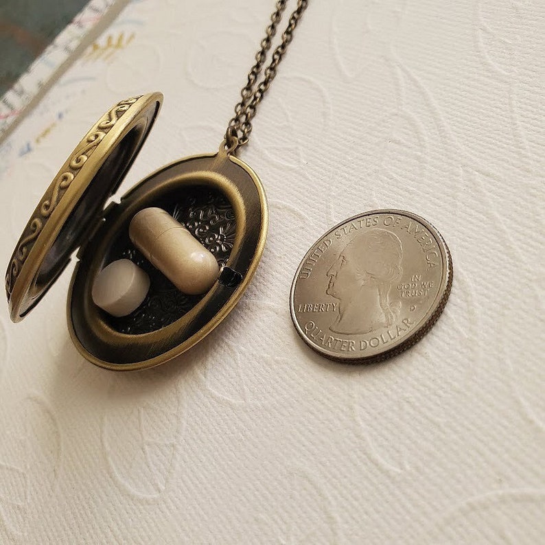 Lady Locket Necklace | Vintage Style Locket | Victorian Style | Photo ...